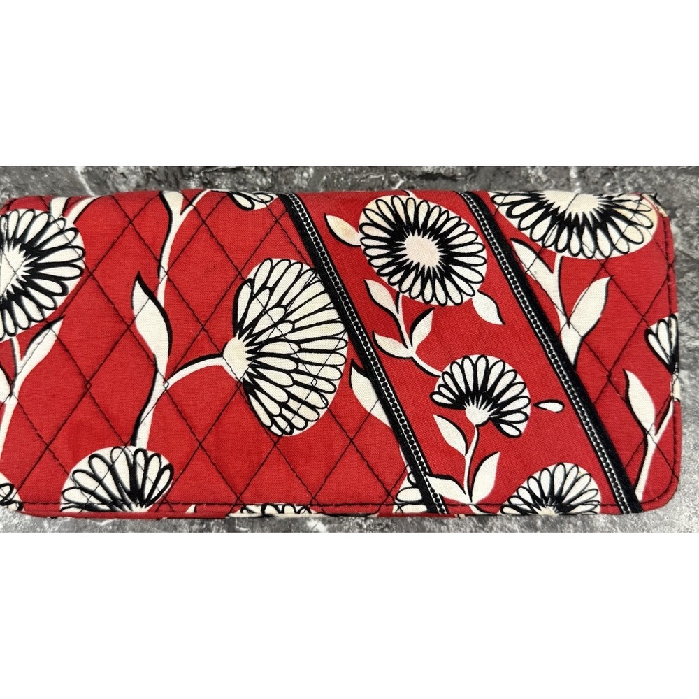 VERA‎ BRADLEY 11684 Wallet Travel Passport Deco Daisy Retired Pattern Red